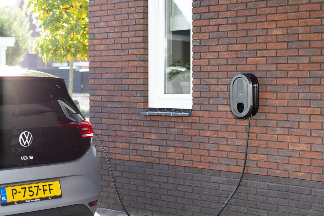 ratio_vaste_kabel_wallbox_zonnepanelen_elektrische_auto_laderthuis